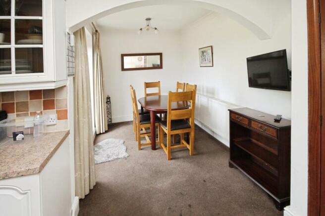 2 bed Semi-Detached to rent Image 5