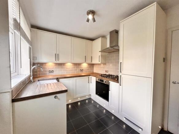 Kitchen 1.jpg