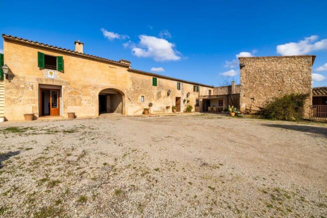 Exterior (3)