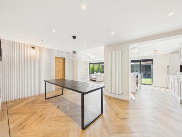 5 bed Detached for sale Image 10