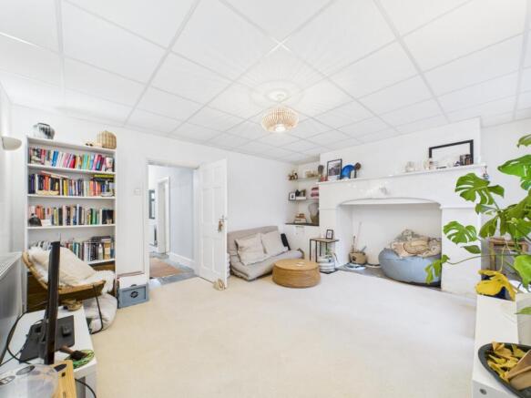 CAM01740G0-PR0471-STILL003