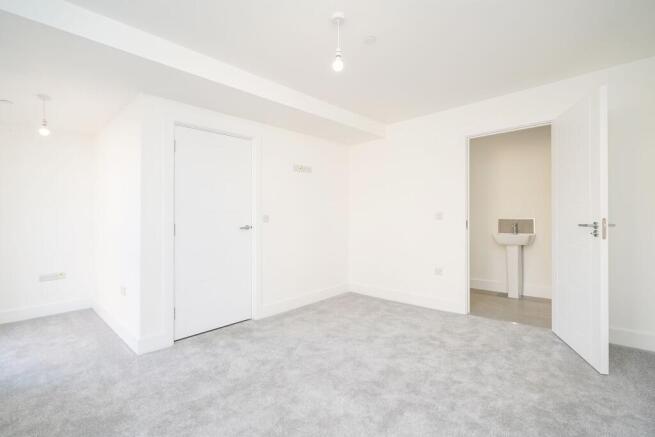 3 bed Town House to rent Image 6
