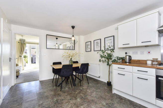 3 bed Semi-Detached for sale Image 6