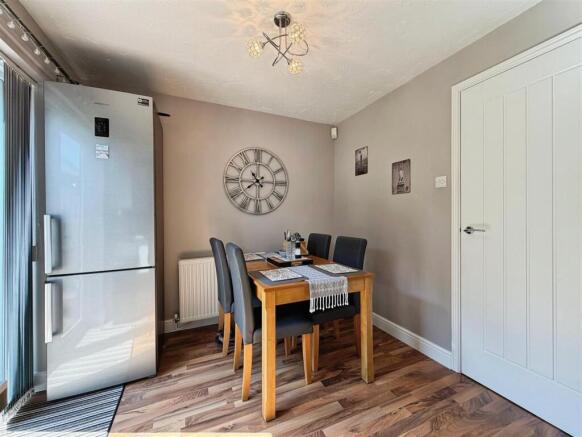 3 bed Semi-Detached for sale Image 4