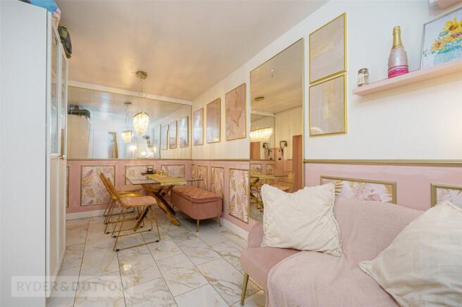 4 bed Semi-Detached for sale Image 10