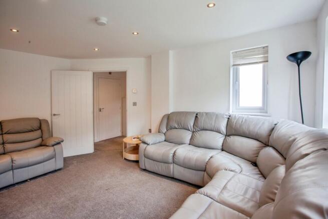 4 bed Detached for sale Image 5