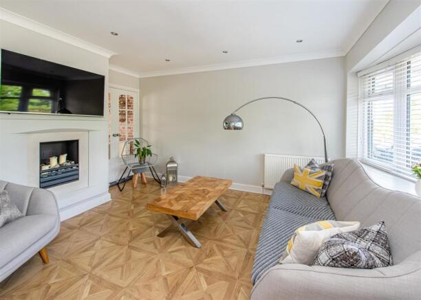52 Manor Drive-lounge.jpg