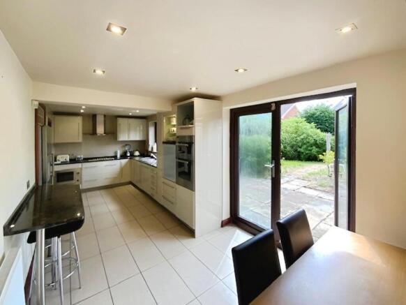 Lapwing Close, Stalybridge, Cheshire photo 5