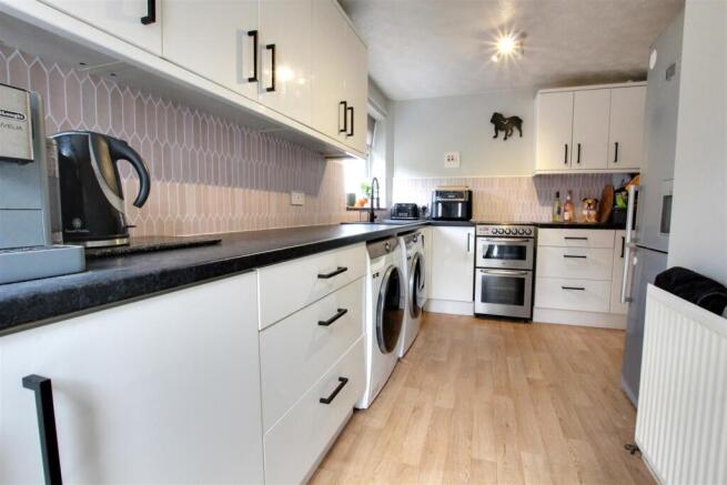 3 bed Semi-Detached for sale Image 7
