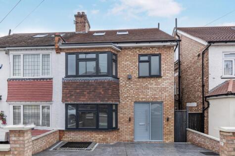 Fernwood Crescent, London, Greater London, N20