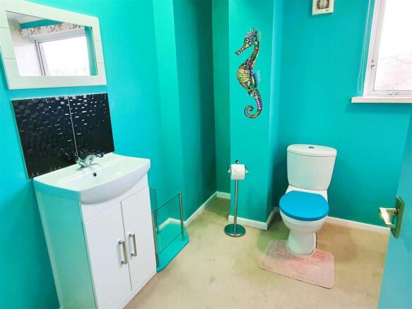 Bathroom a.jpg