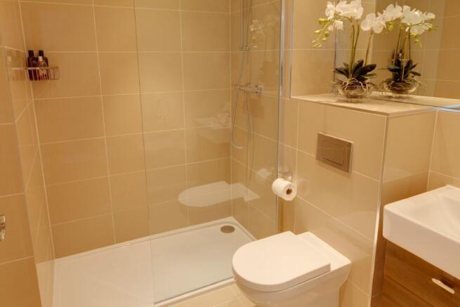 EN SUITE SHOWER ROOM