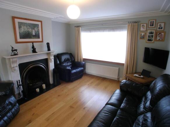 Lounge/Dining Room