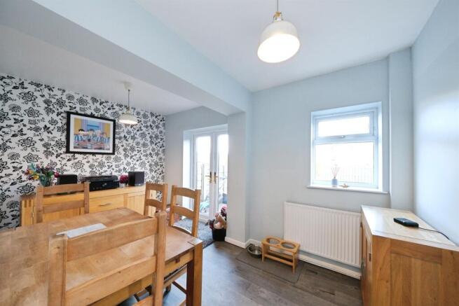 4 bed Semi-Detached for sale Image 6