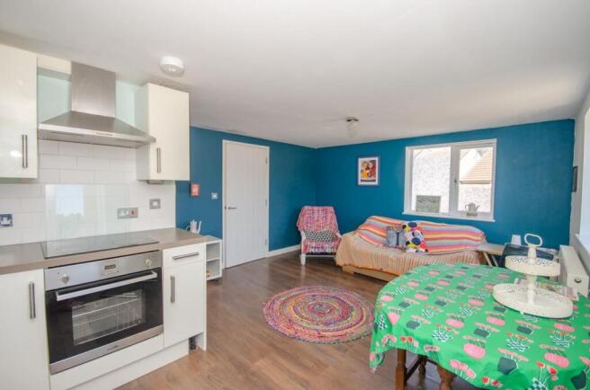 Living room pic 2.jpg