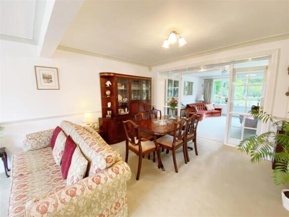 Dining Room pic 2.jpg