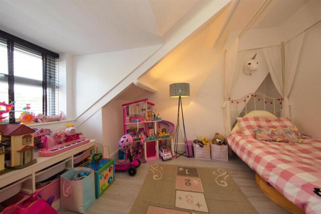 60 Kings Rd 1706.jpg