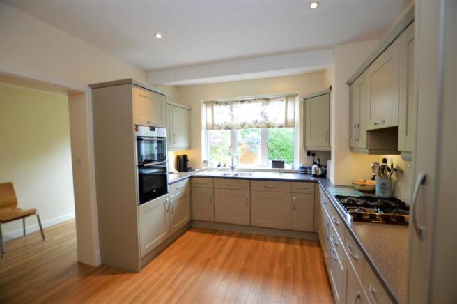 24 Bryanston Avenue kitchen2.JPG
