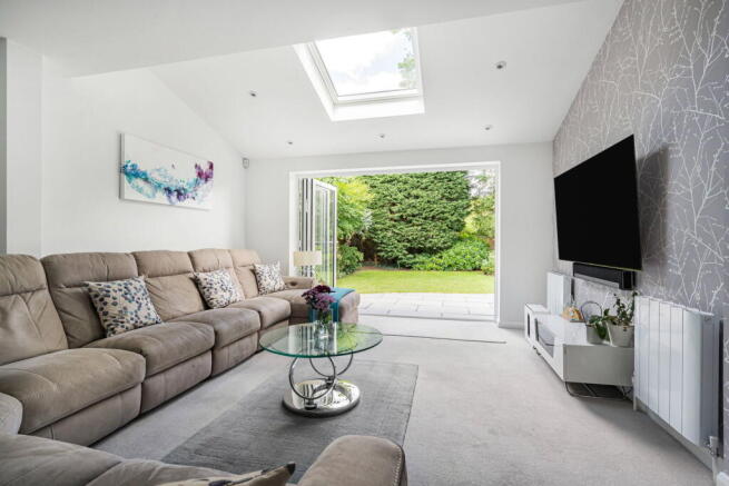 Cromwell Place, Cranleigh, GU6 7LF photo 4