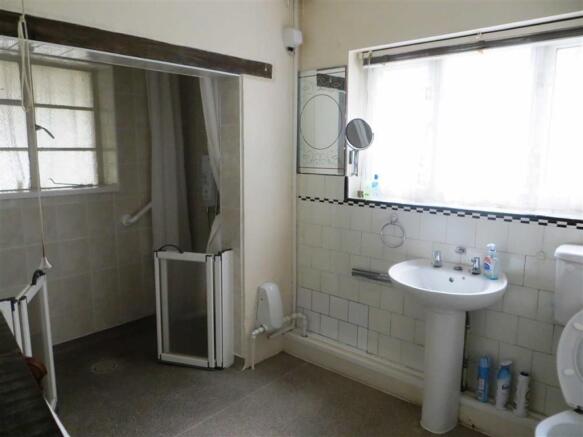 SHOWER ROOM