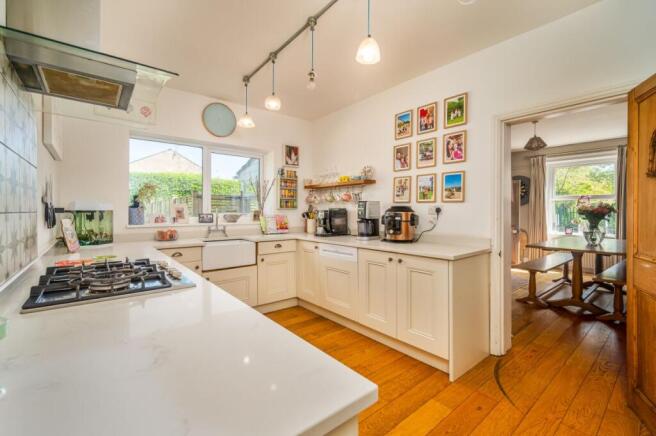 4 bed Semi-Detached for sale Image 8