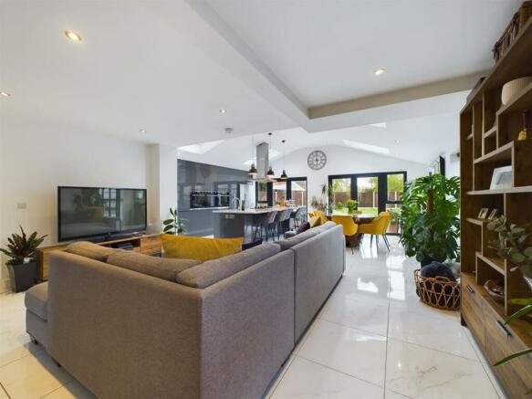 Living Kitchen/Dining Room/Family Room
