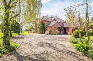 Thirtles House, Cross Road, Skeyton NR10 5AN