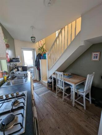 Kitchen 1.jpg