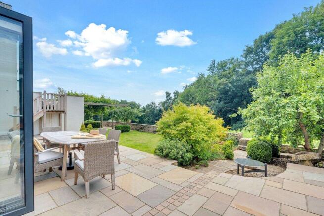 5 bed Detached for sale Image 5