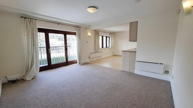2 bed Apartment for sale Image 4