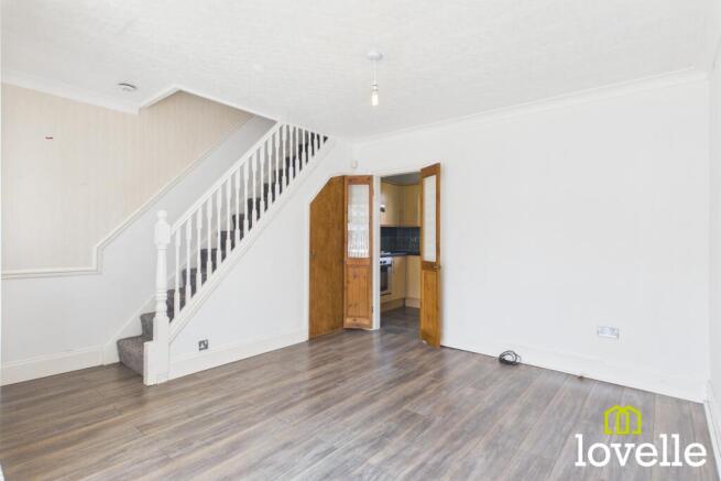 2 bed Terraced to rent Image 5