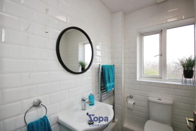 7ecdd042-Shower 20Room.JPG