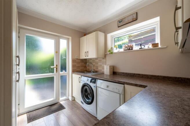 5 bed Detached for sale Image 12