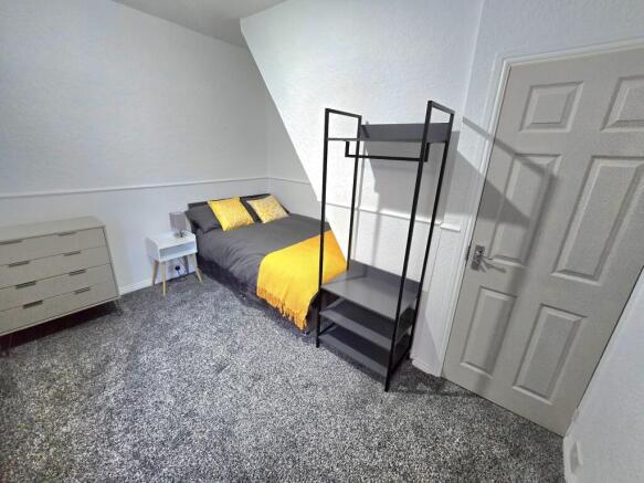 4 bed Terraced to rent Image 4
