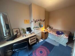 2, Hessle Place, Hyde Park, Leeds LS6 1EU