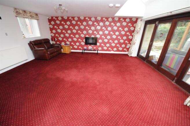 6 bed Detached for sale Image 5