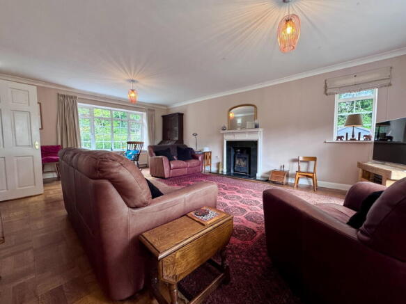 5 bed Detached for sale Image 6