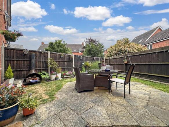 Low-Maintenance Garden 858