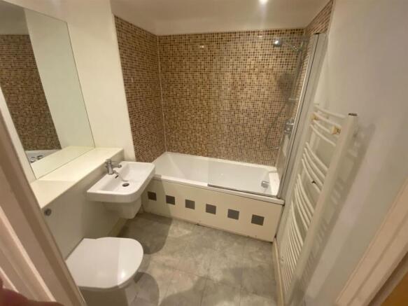 Bathroom (1).jpeg