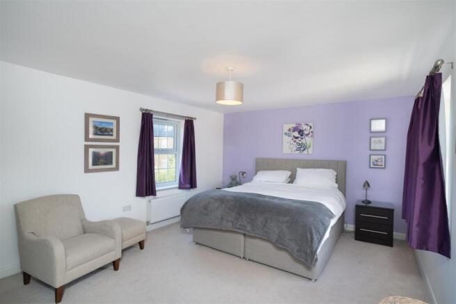 4 bed Detached for sale Image 7