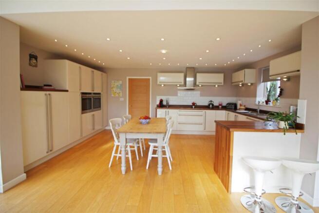 LIVING KITCHEN
