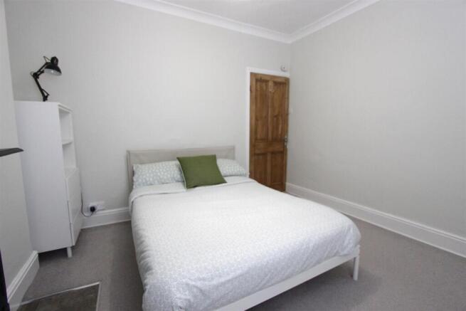 2 bed Terraced to rent Image 4