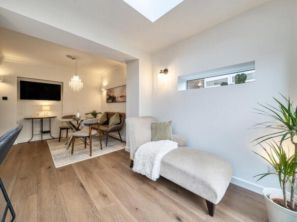 4 bed Detached for sale Image 11