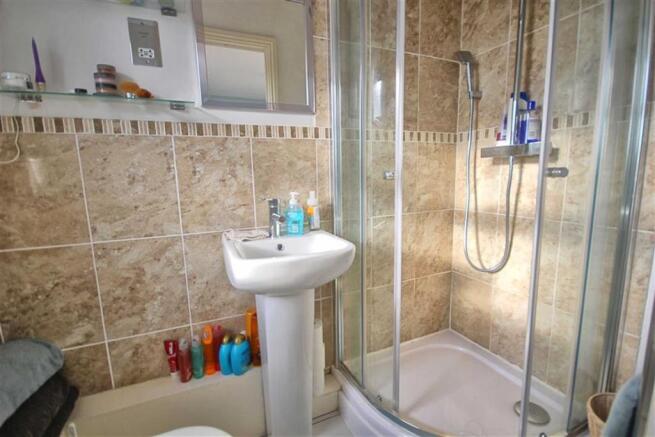 EN-SUITE SHOWER ROOM