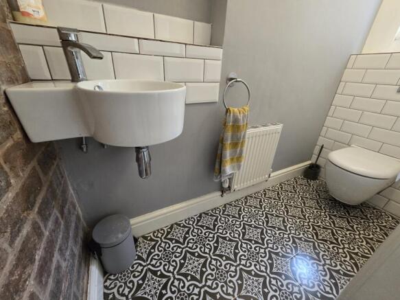Downstiars WC