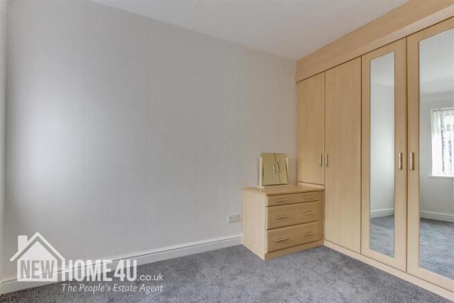MASTER BEDROOM:
