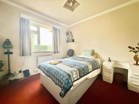 Bedroom3...jpg
