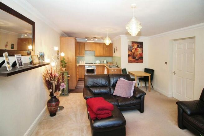 2 bed Ground Flat for sale Image 9