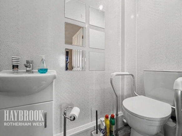 3 bed Detached for sale Image 9