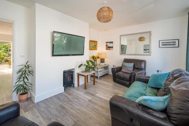 Upper Yarborough Road, East Cowes photo 4